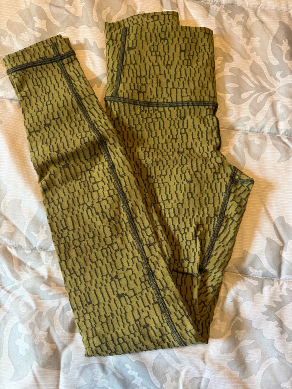 Lululemon size 2~Olive Green Patterned Leggings